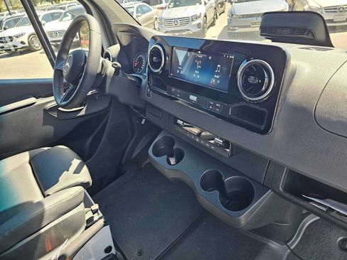 Used 2026 Mercedes-Benz Sprinter 2500 image 11