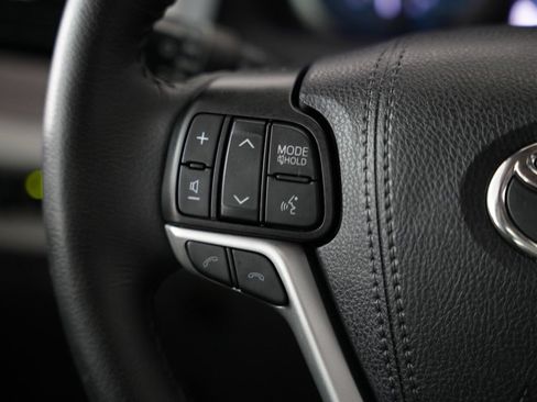Used 2020 Toyota Sienna XLE w/ XLE Navigation Package FWD image 12