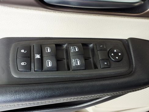 Used 2021 Chrysler Voyager Lxi FWD image 14