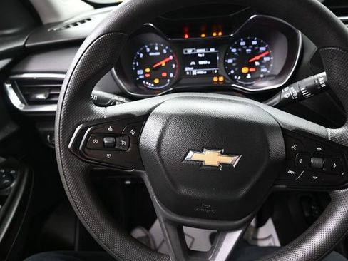 Used 2022 Chevrolet TrailBlazer LT w/ Driver Confidence Package image 2
