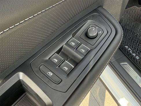 New 2026 Volkswagen Atlas SE image 11