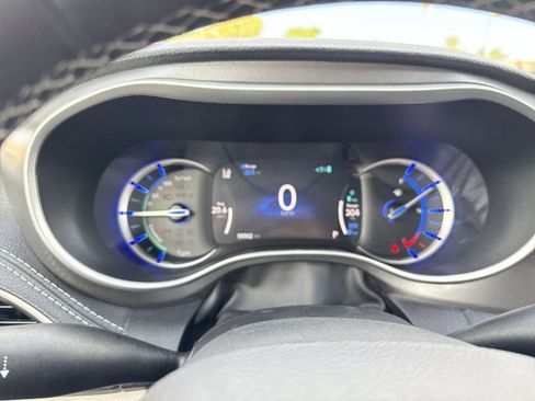 Used 2024 Chrysler Pacifica Select image 30