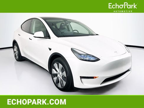 Used 2024 Tesla Model Y Long Range AWD/4WD image 1