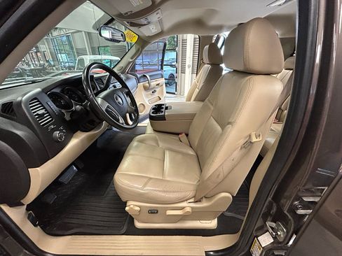 Used 2008 GMC Sierra 1500 SLE w/ Sierra NFL Edition RWD image 47