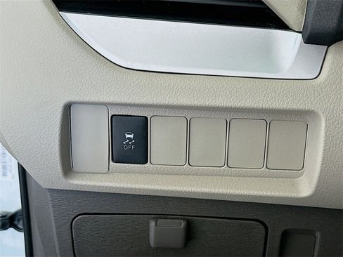 Used 2018 Toyota Sienna L image 10