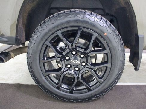 Used 2024 Chevrolet Colorado Z71 w/ LPO, Dark Essentials Package image 21