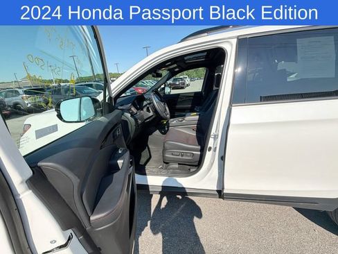 Used 2024 Honda Passport Black Edition image 2