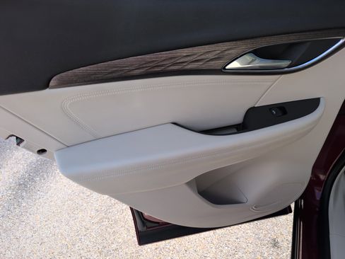 Used 2021 Buick Envision Avenir w/ Technology Package II image 34