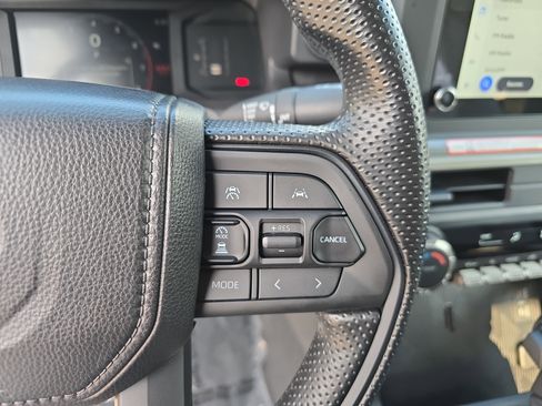 Used 2025 Toyota Tacoma SR5 AWD/4WD image 20