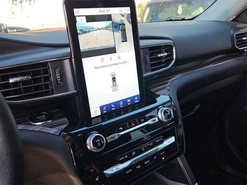 Used 2023 Ford Explorer Limited w/ Limited Technology Package image 16