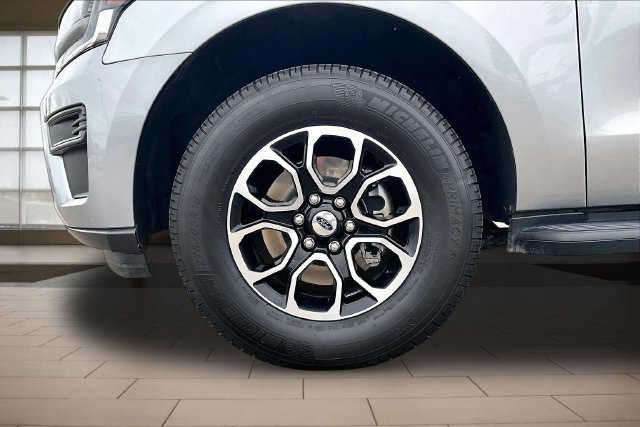 Used 2024 Ford Expedition XLT AWD/4WD image 9