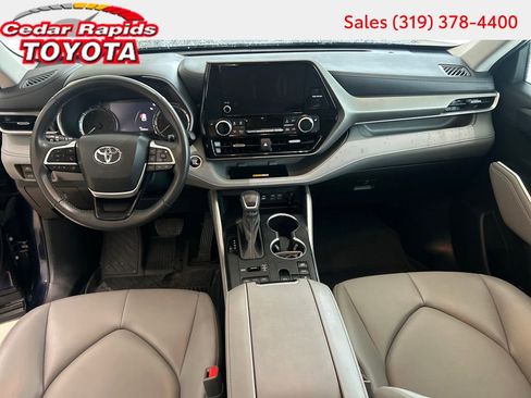 Certified 2024 Toyota Highlander XLE AWD/4WD image 13