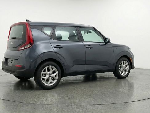 Used 2025 Kia Soul LX w/ LX Technology Package FWD image 9