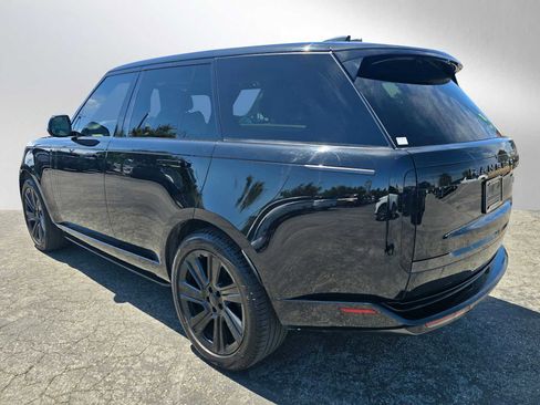 Used 2023 Land Rover Range Rover SE image 3
