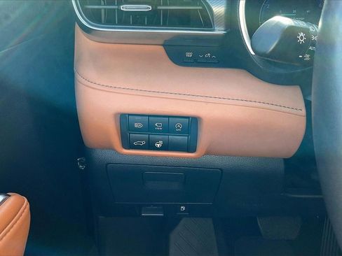 Used 2024 Toyota Highlander Platinum image 22