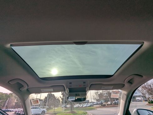 Used 2023 Volkswagen Jetta SE w/ Panoramic Sunroof Package image 13