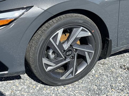 New 2026 Hyundai Elantra Limited FWD image 18