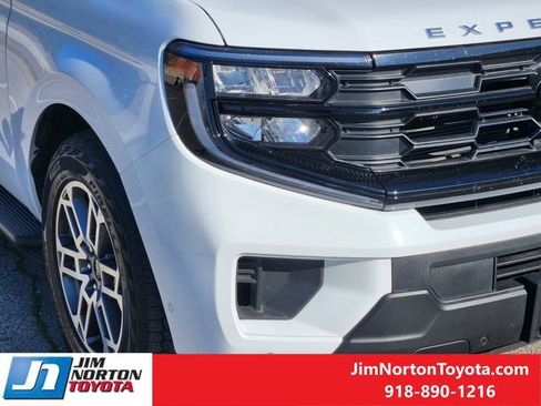 Used 2025 Ford Expedition Active image 10