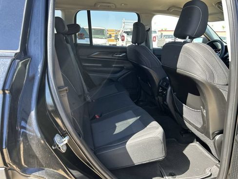 Used 2023 Jeep Grand Cherokee Laredo AWD/4WD image 25