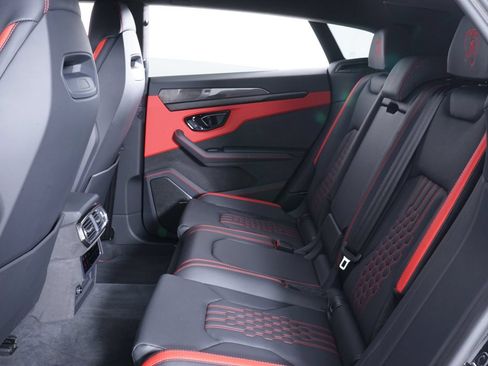 Used 2025 Lamborghini Urus SE AWD/4WD image 24