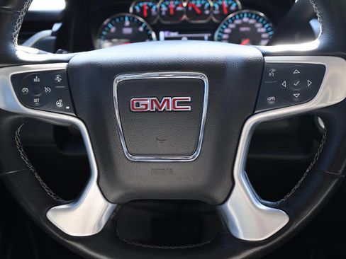 Used 2020 GMC Yukon XL SLT w/ Premium Edition image 19