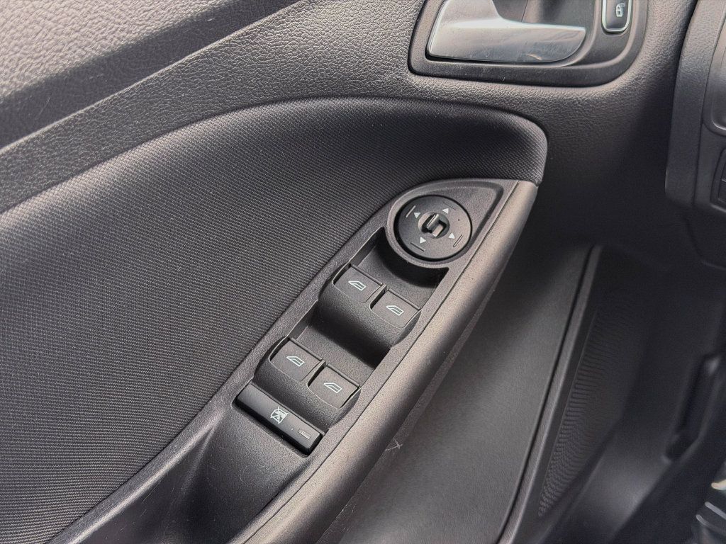 Used 2018 Ford Focus SEL FWD image 21