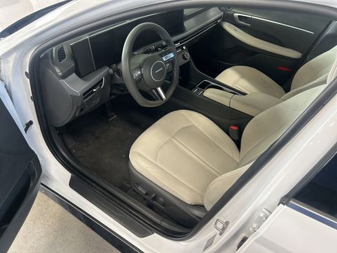 Used 2025 Hyundai Sonata SEL FWD image 3