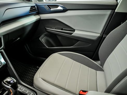 Certified 2023 Volkswagen Taos SE w/ Panoramic Sunroof Package FWD image 24