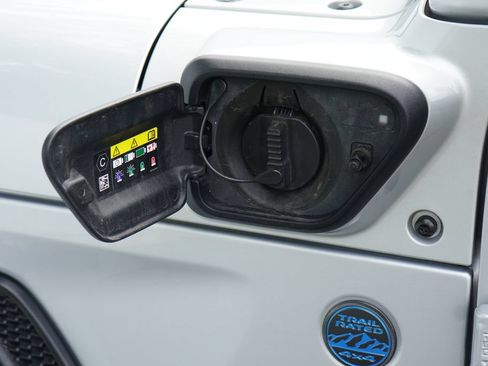 Used 2024 Jeep Wrangler Unlimited w/ Convenience Group AWD/4WD image 10