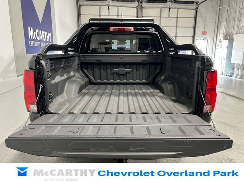 Used 2025 Chevrolet Colorado Z71 w/ Midnight Edition AWD/4WD image 7