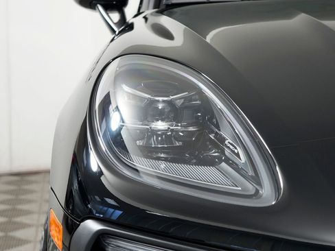 New 2026 Porsche Macan image 11