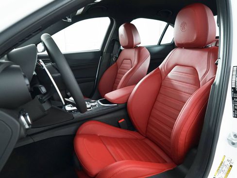 New 2024 Alfa Romeo Giulia Sprint RWD image 20