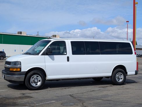 Used 2018 Chevrolet Express 3500 LT w/ LT Preferred Equipment Group image 2