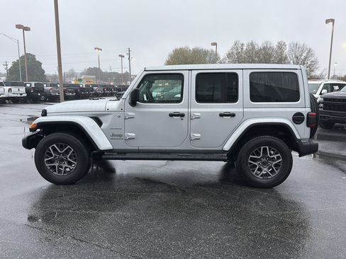 Used 2024 Jeep Wrangler Sahara w/ Technology Group image 9