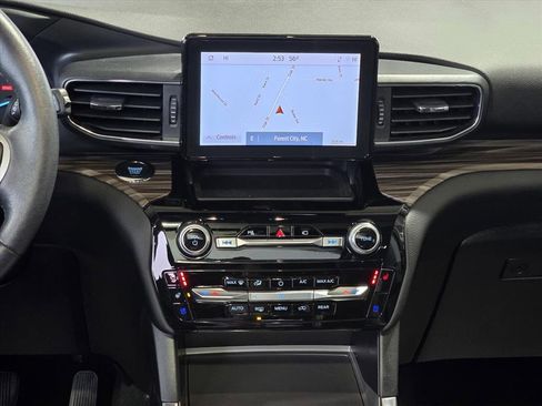 Used 2022 Ford Explorer Limited w/ Equipment Group 301A image 17