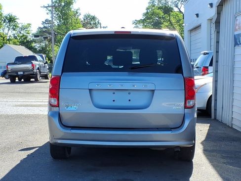 Used 2017 Dodge Grand Caravan SXT FWD image 4