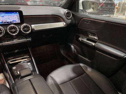 Certified 2022 Mercedes-Benz GLB 250 4MATIC w/ Premium Package Lite image 4