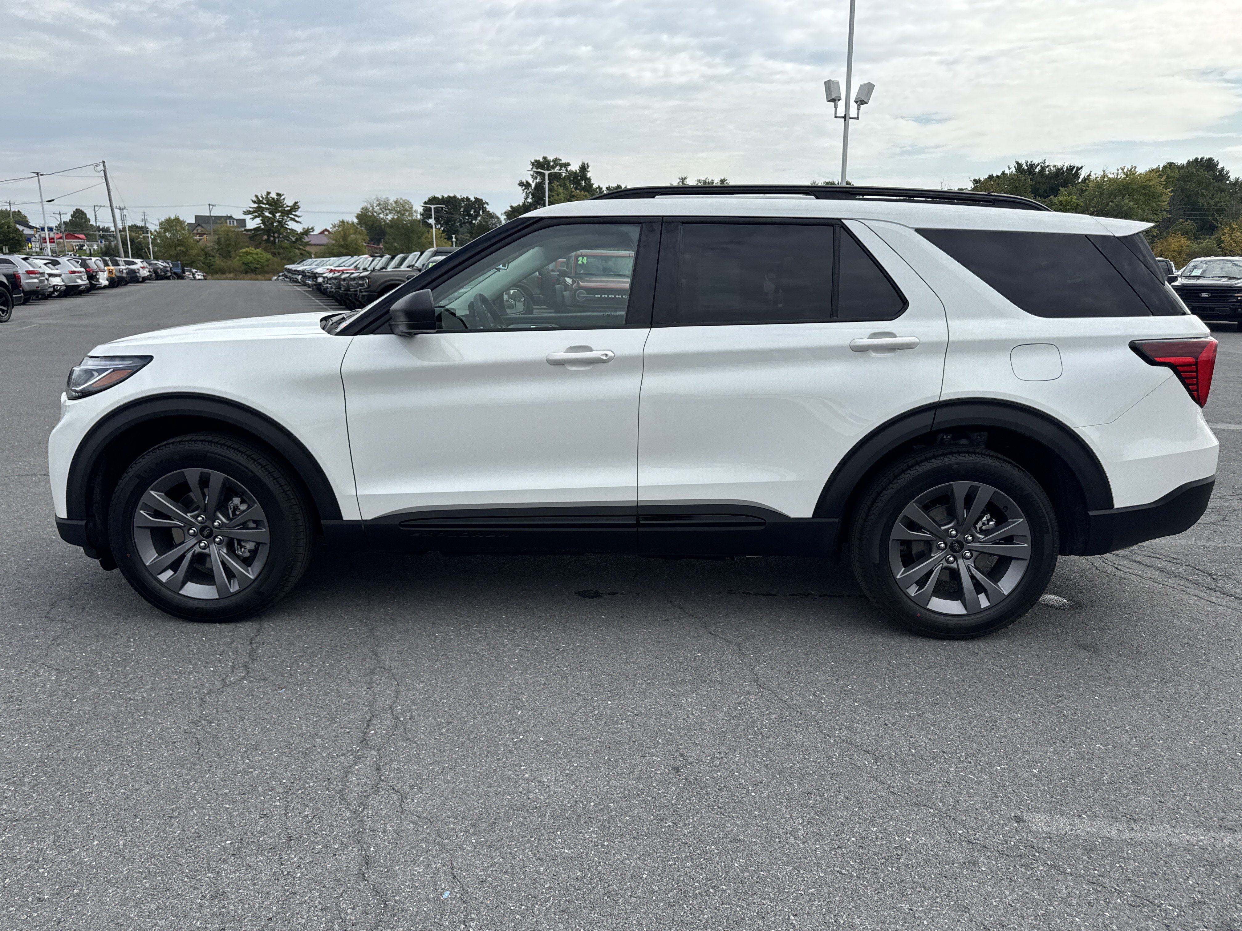New 2026 Ford Explorer Active w/ Active Comfort Package AWD/4WD image 7