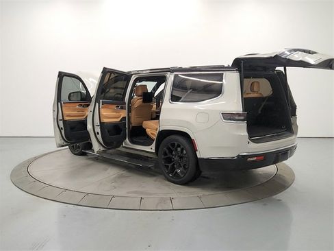 Used 2022 Jeep Grand Wagoneer Series III w/ Rear Seat Video Group 1 image 13