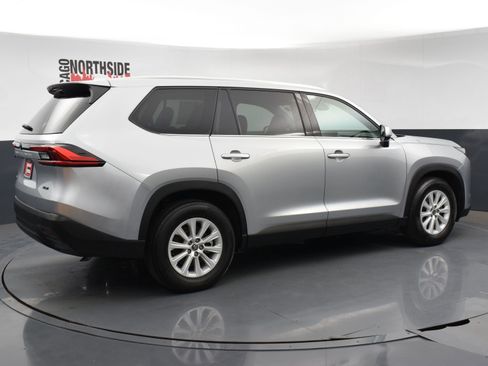 Used 2024 Toyota Grand Highlander XLE image 4