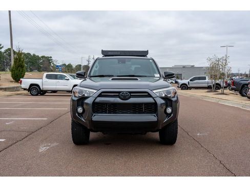 Used 2020 Toyota 4Runner Venture w/ Moonroof Package image 2