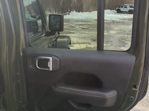 Used 2021 Jeep Wrangler Unlimited Sahara w/ Uconnect 4C Nav & Sound Group image 16