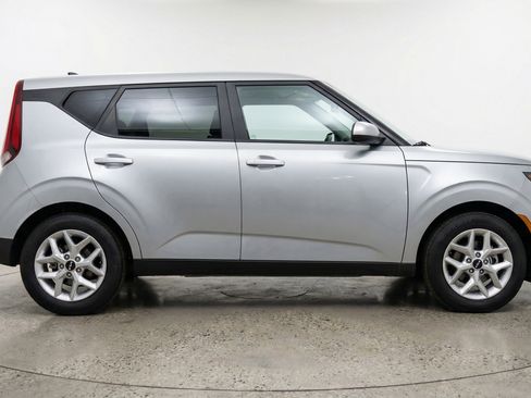 Used 2025 Kia Soul LX w/ LX Technology Package image 11
