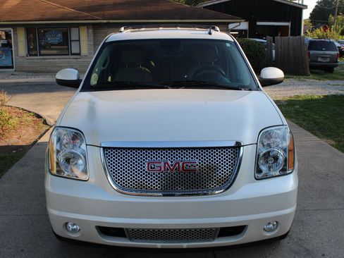 Used 2013 GMC Yukon Denali AWD/4WD image 4