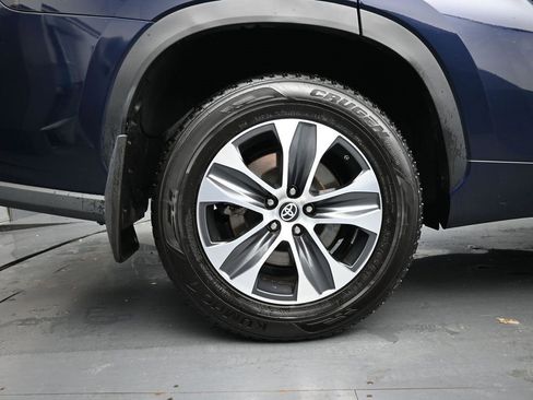 Used 2023 Toyota Highlander XLE image 10