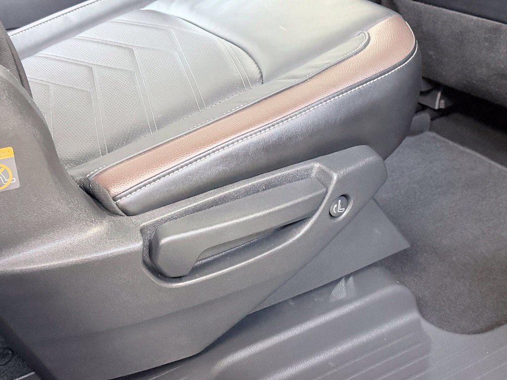 Used 2024 Nissan Pathfinder Platinum AWD/4WD image 38