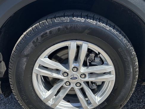 Used 2023 Ford Explorer XLT w/ Equipment Group 202A AWD/4WD image 9