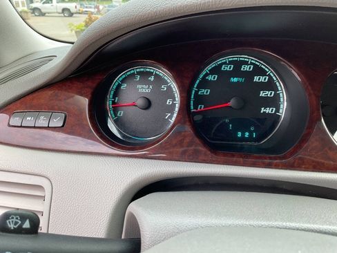 Used 2011 Buick Lucerne CXL w/ Driver Confidence Package FWD image 17