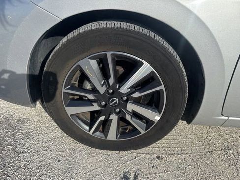 Used 2025 Nissan Versa SV image 10