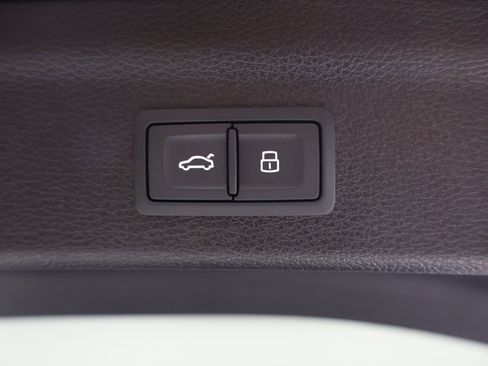 Used 2025 Audi Q3 2.0T Premium w/ Convenience Package image 17